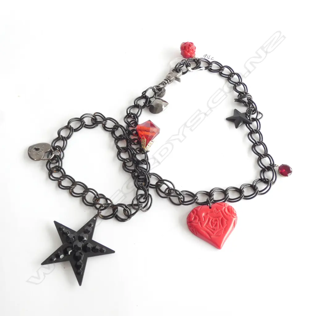 BETSEY JOHNSON RED /BLACK CHAIN BELT/NECKLACE DECORATED 980MM Image 1++
