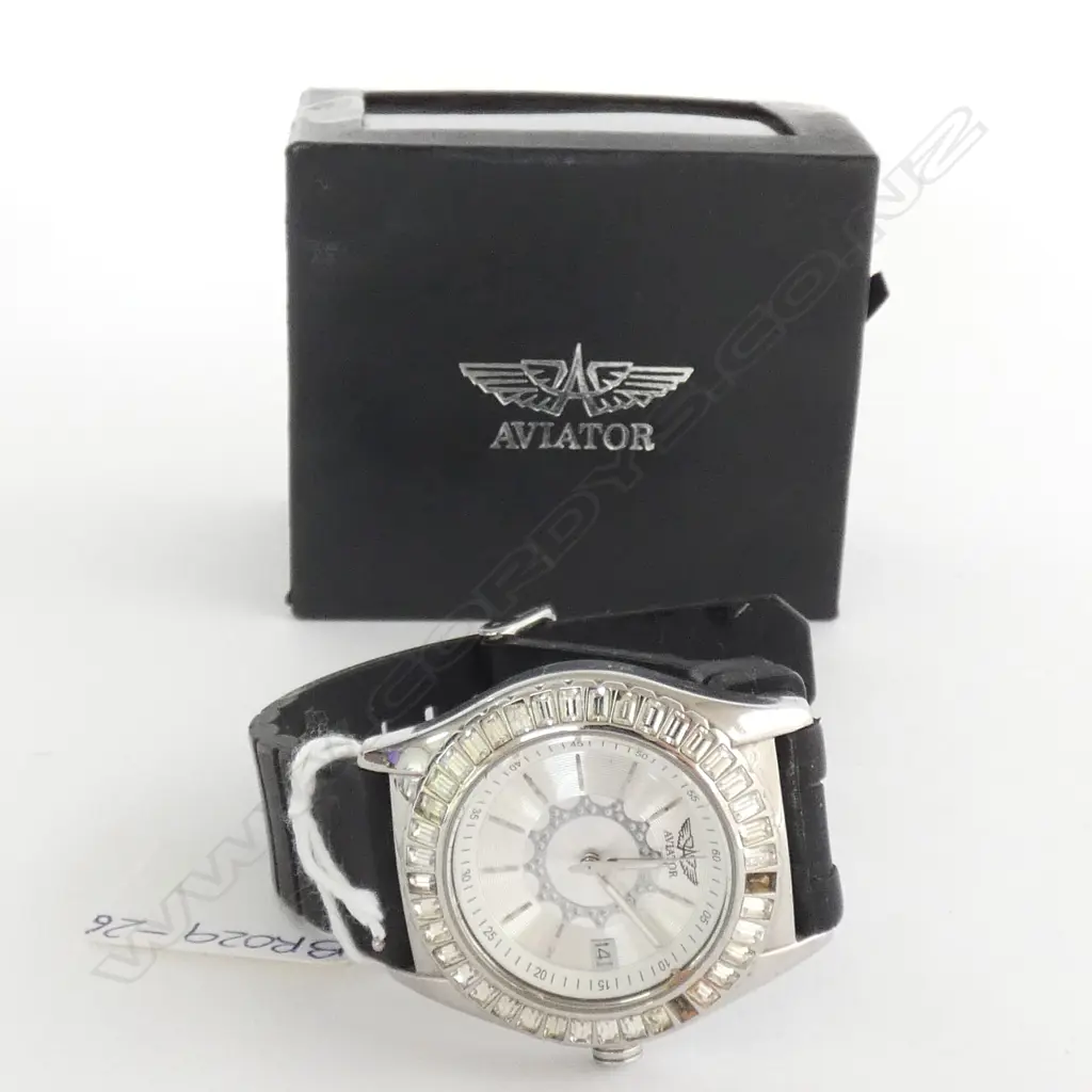 AVIATOR WATCH - SOME FAULTS. IN ORIGINAL BOX  Image 1++