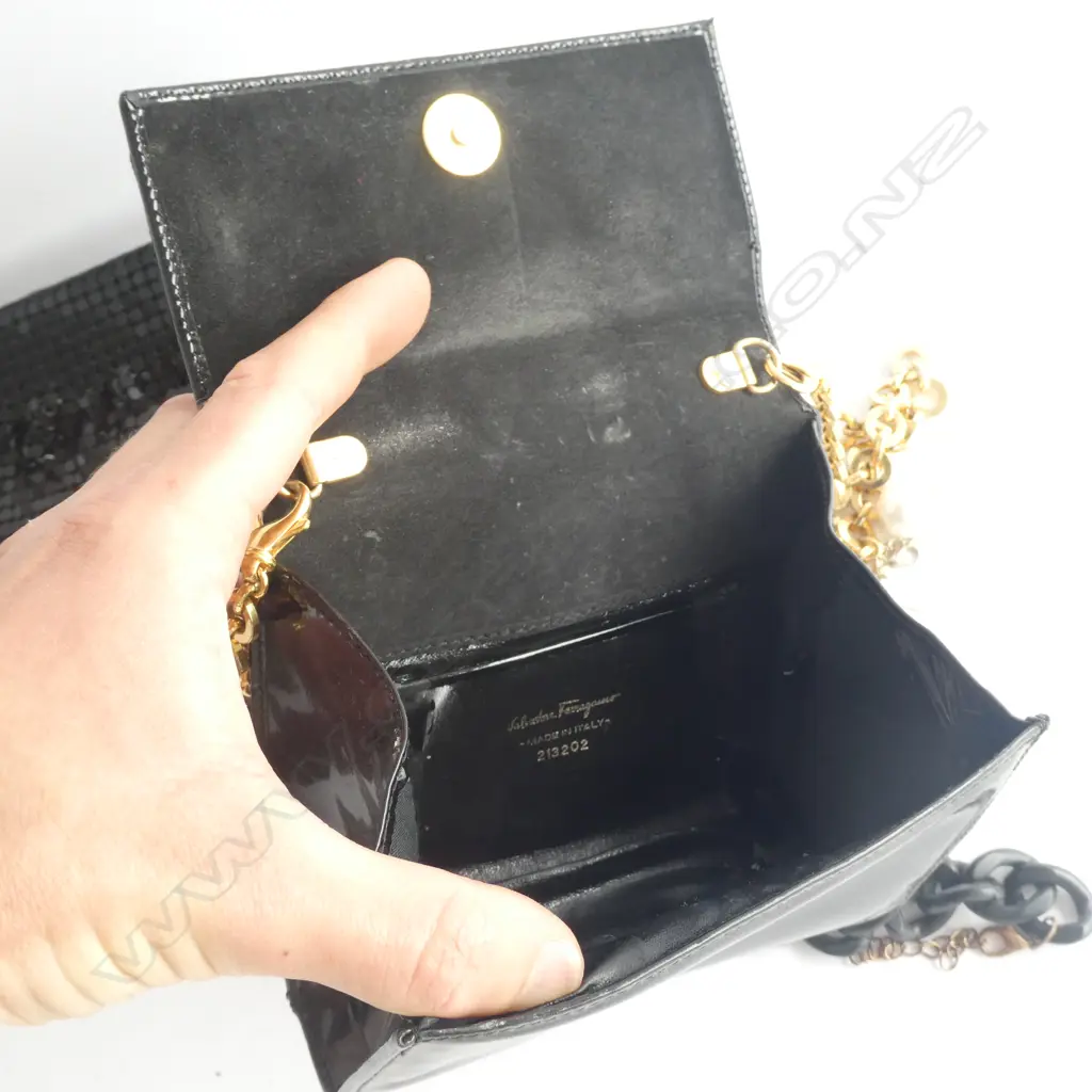 FERRAGAMO PATENT EVENING PURSE AF MESH BAG AND FAUX PEARL COSTUME JEWELLERY Image 1++