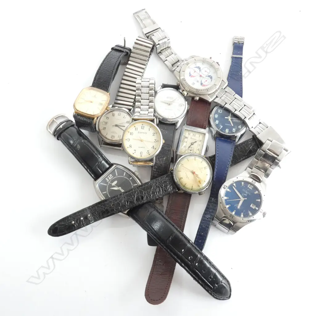 BAG LOT OF 10 LADIES VINTAGE WRISTWATCHES Image 1++