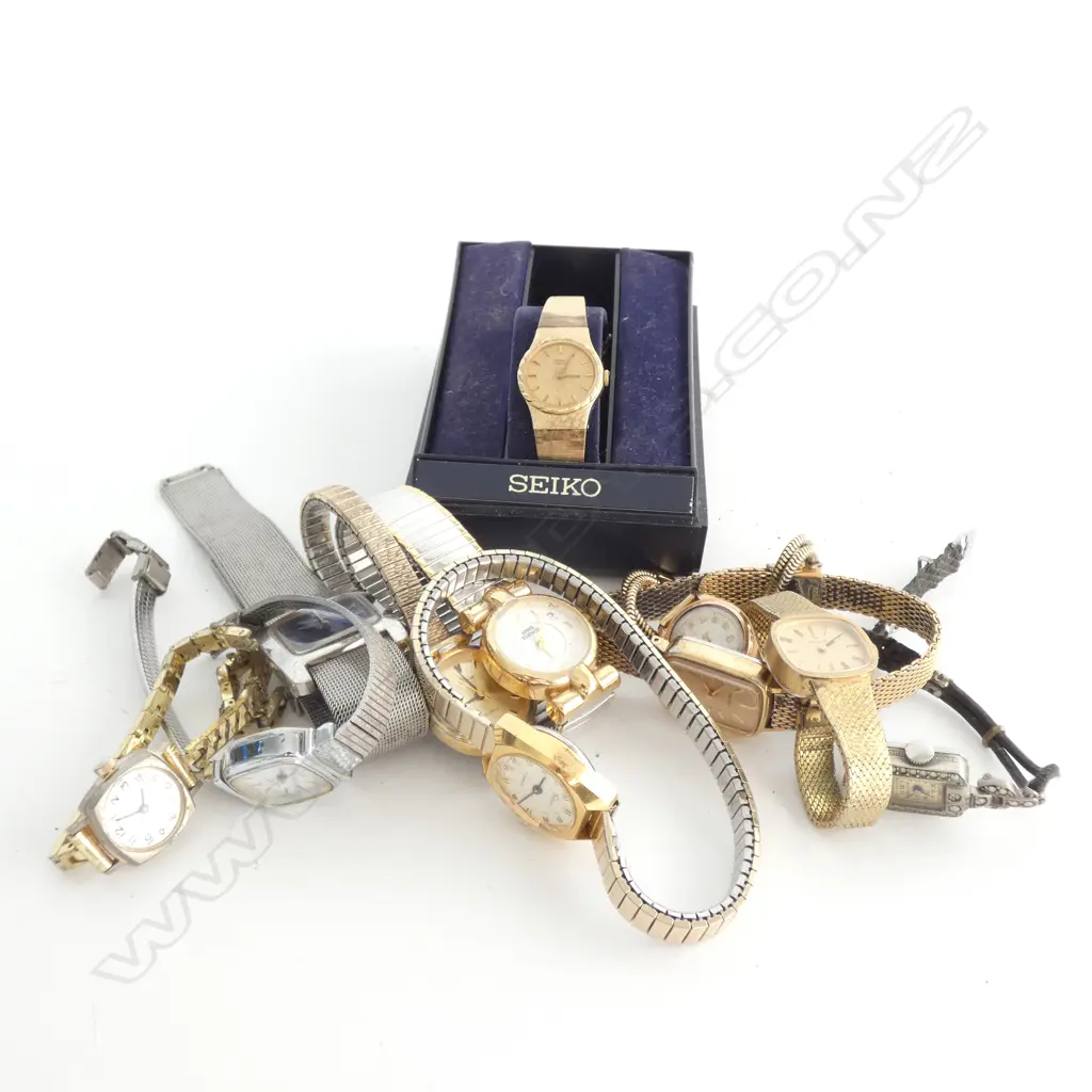 BAG LOT OF 10 LADIES VINTAGE WRISTWATCHES Image 1++