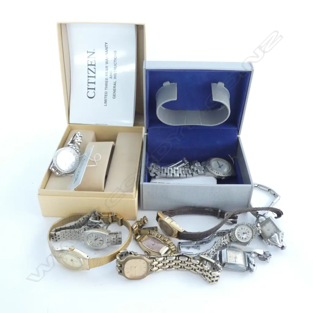BAG LOT OF 10 LADIES VINTAGE WRISTWATCHES Image 1++