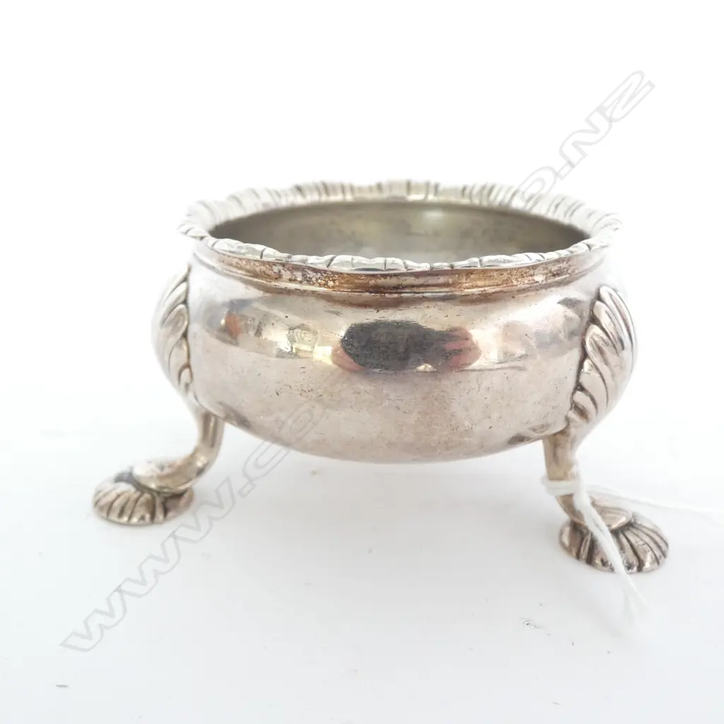 18thC GEORGIAN SILVER SALT CELLAR (MARKES RUBBED) 87gm Image 1++