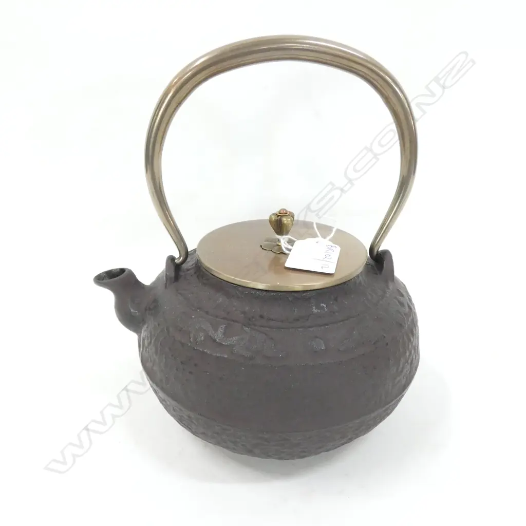 JAPANESE IRON TEAPOT 170MM DIA Image 1++