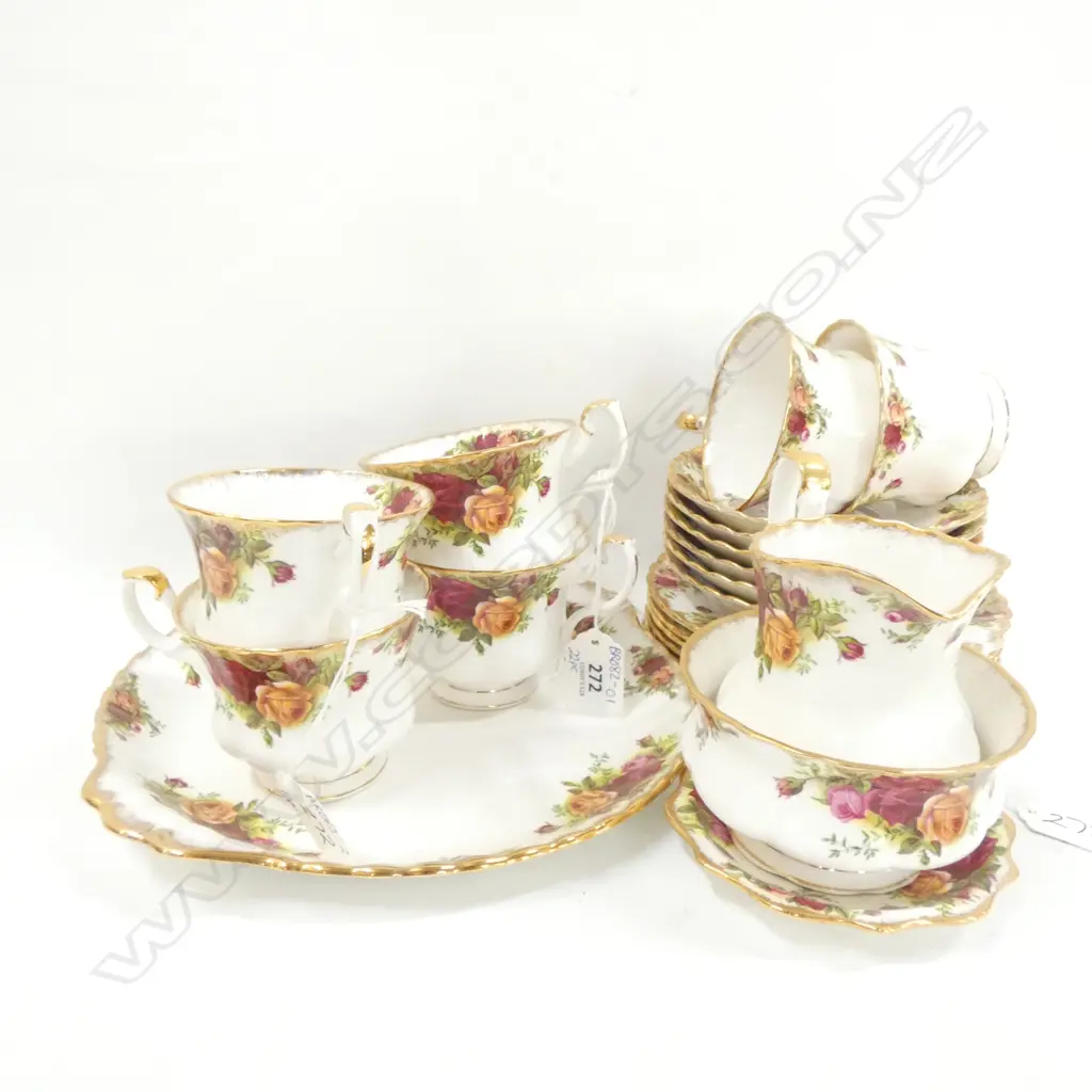 ROYAL ALBERT OLD COUNTRY ROSES TEA SET; 22 PCES Image 1++