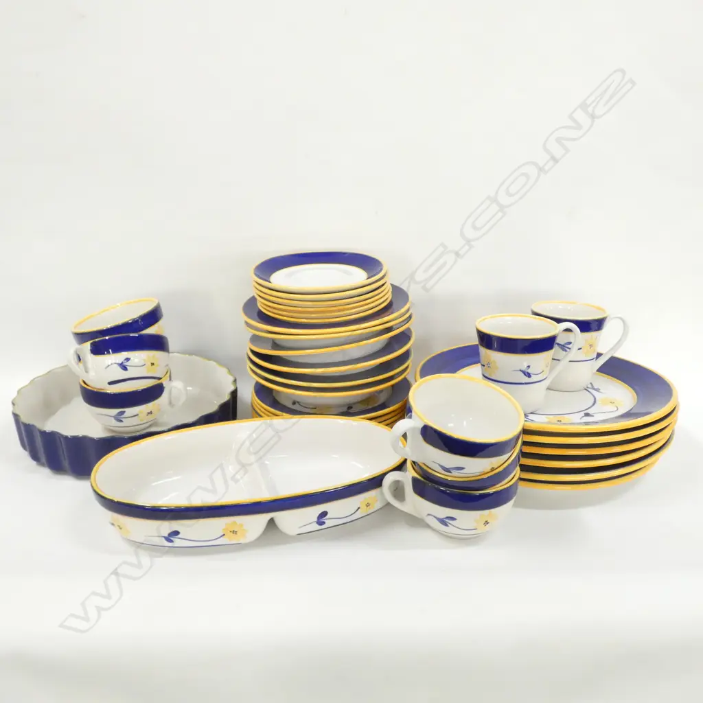 BOX LOT TEMUKA PART DINNER SERVICE Image 1++
