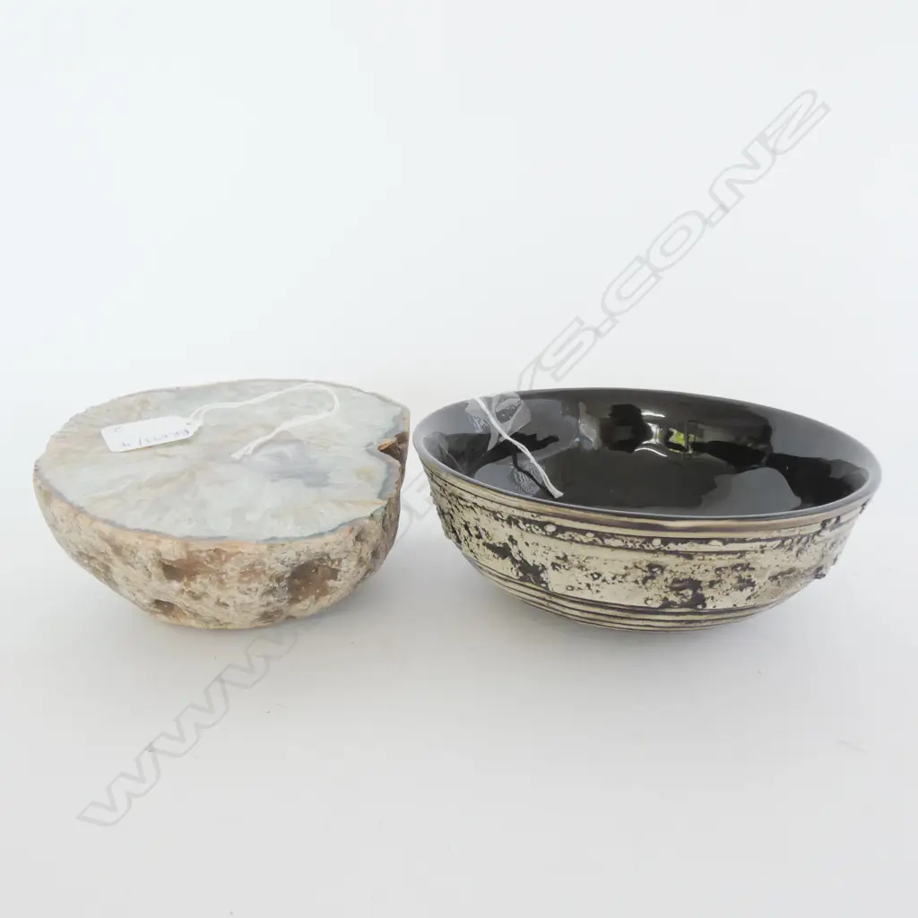 POTTERY BOWL & ROCK CRYSTAL  Image 1++