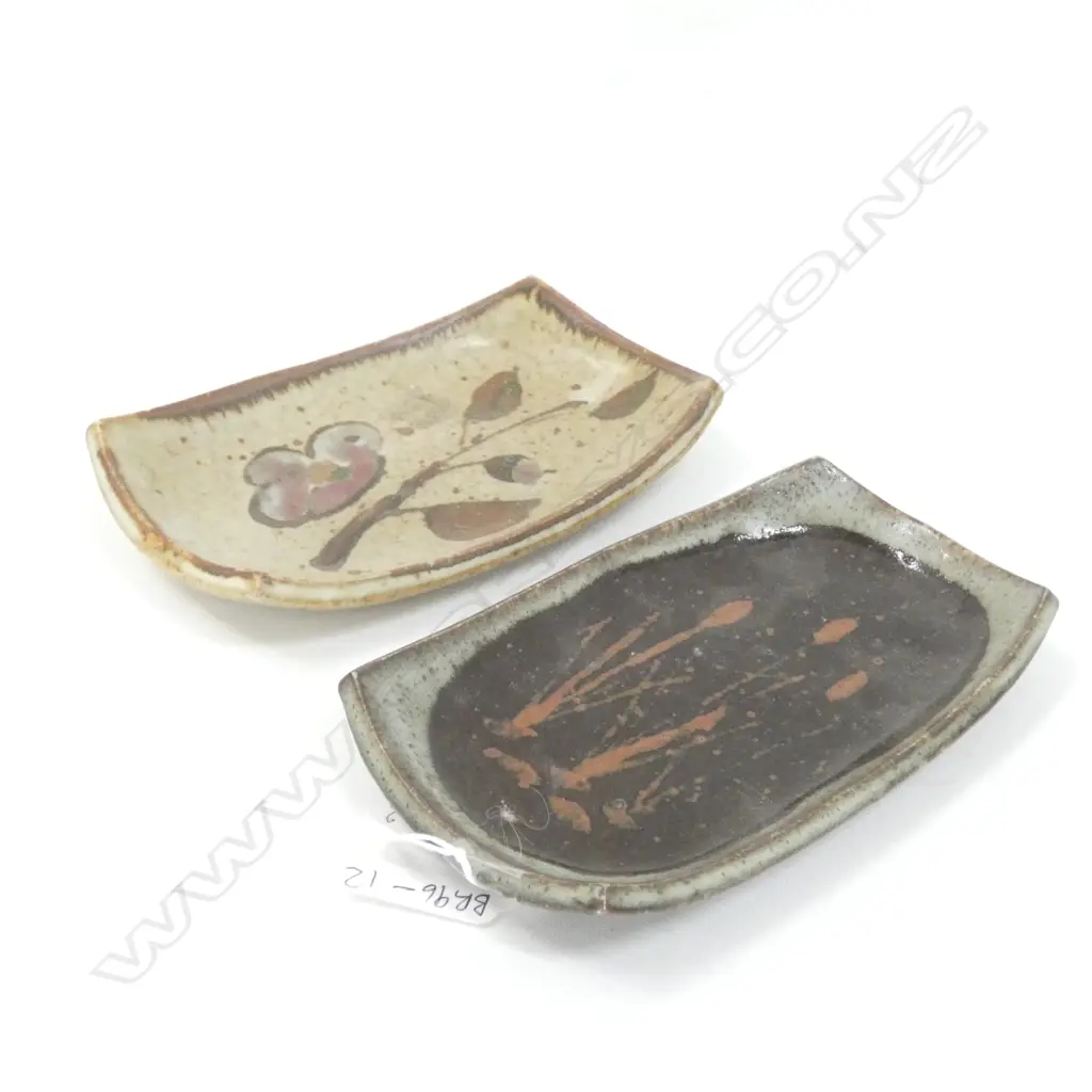 A PAIR OF BRUCE MARTIN DISHES L.160MM  Image 1++