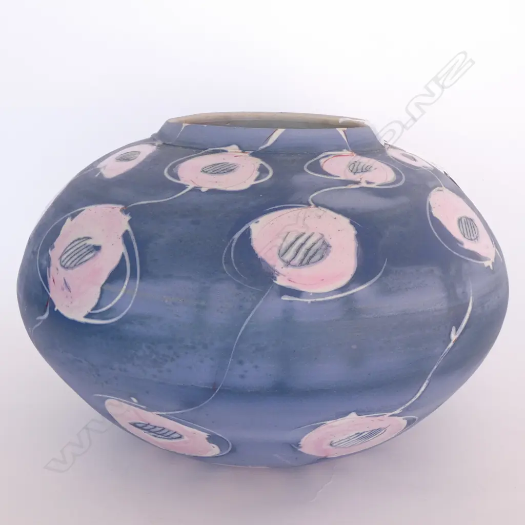 ROYCE McGLASHAN LARGE POTTERY VASE, SIGNED& DATED 1986  Image 1++