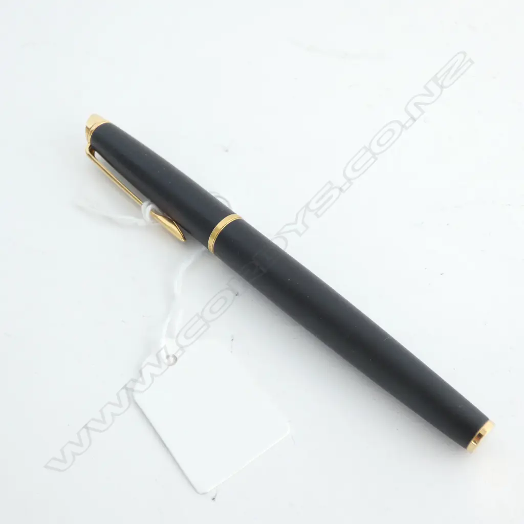 WATERMANS FOUNTAIN PEN - BLACK CASING WITH GOLD ACCENTS  Image 1++