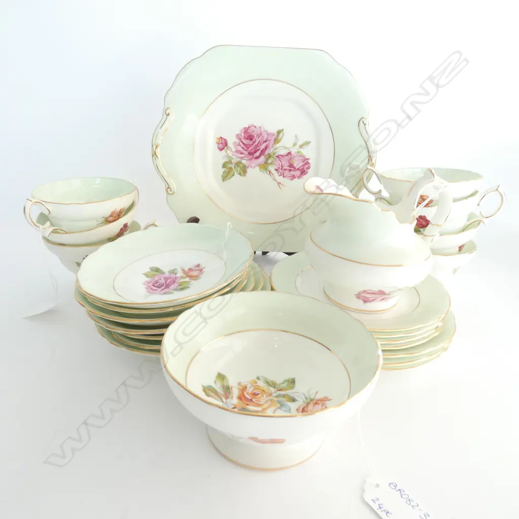 HAMMERSLEY TEA SET - VINTAGE ROSES - 24PC. Image 1++