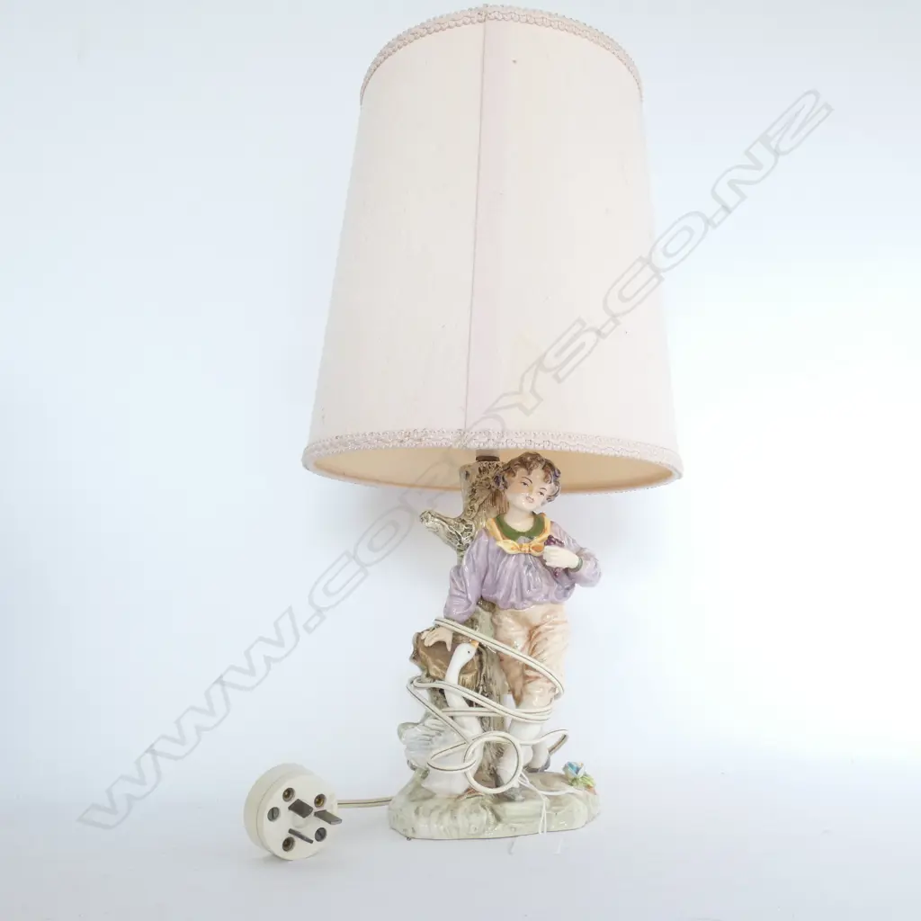 CHINA FIGURE BASED TABLE LAMP Image 1++