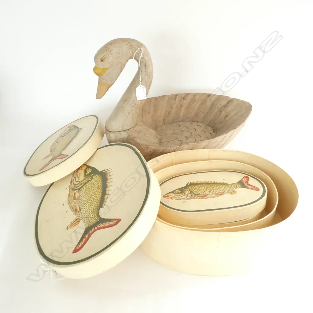 3 NESTING FISH BOXES L. 340MM + CARVED WOODEN SWAN Image 1++