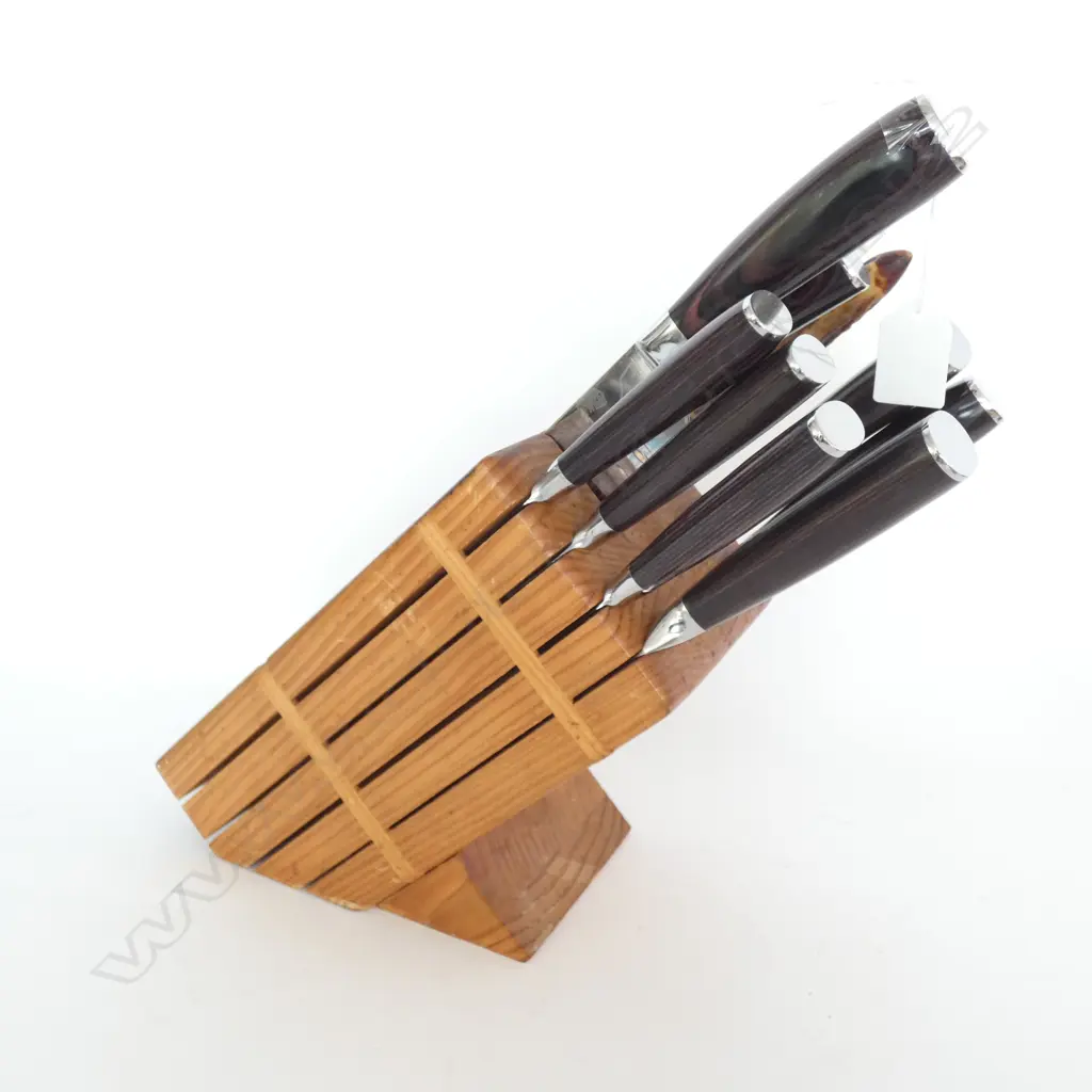 8 JAPANESE CHEF'S KNIVES & ANTLER HANDLED STEEL IN KNIFE BLOCK Image 1++