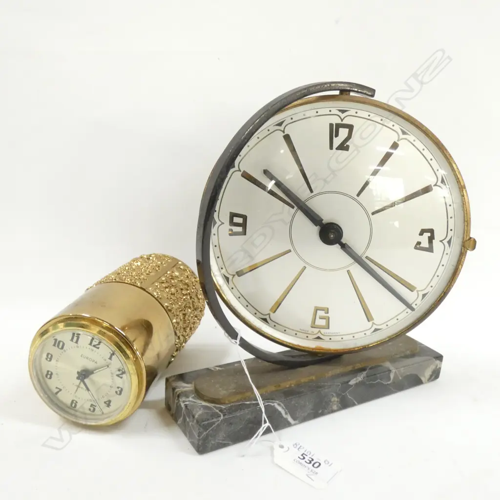 2 MIDCENTURY RETRO CLOCKS   Image 1++