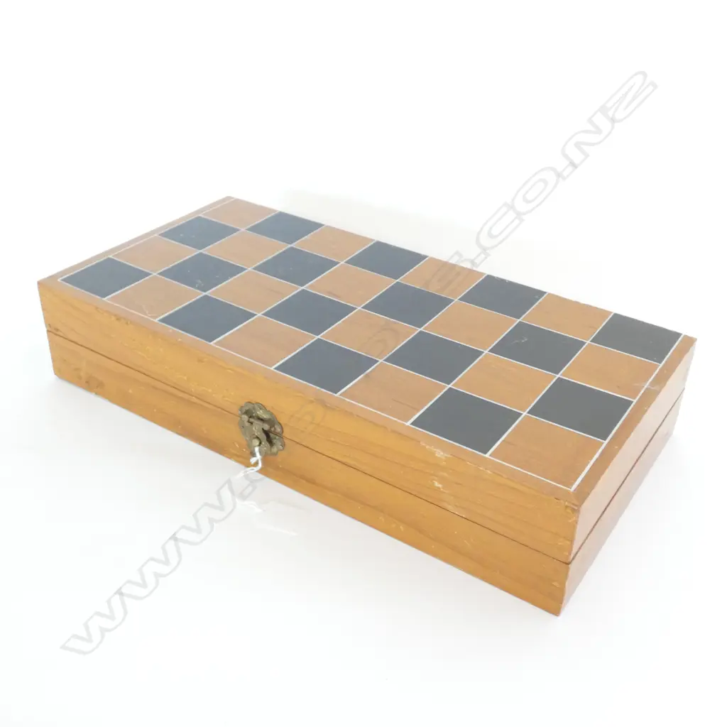 CHINESE IVORY CHESS SET IN BOX Image 1++