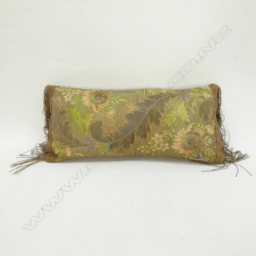 TASSELLED TAPESTRY CUSHION L. 460MM Image 1++