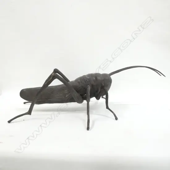 MODERN BRONZE LGE CRICKET SCULPTURE L. 630MM ON STAND