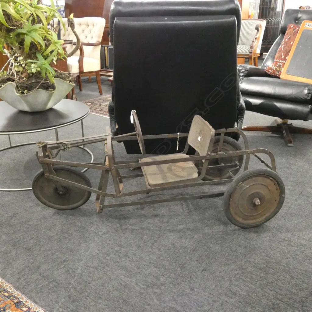 METAL FRENCH 1950S DOMERCQ PEDAL CAR Image 1++