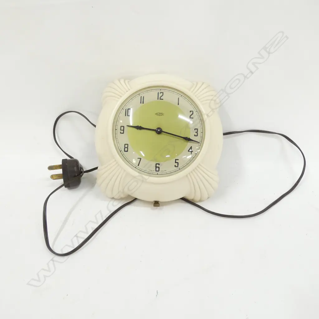 1960'S METAMEC CREAM BAKELITE ELECTRIC WALL CLOCK - DIA 165MM Image 1++
