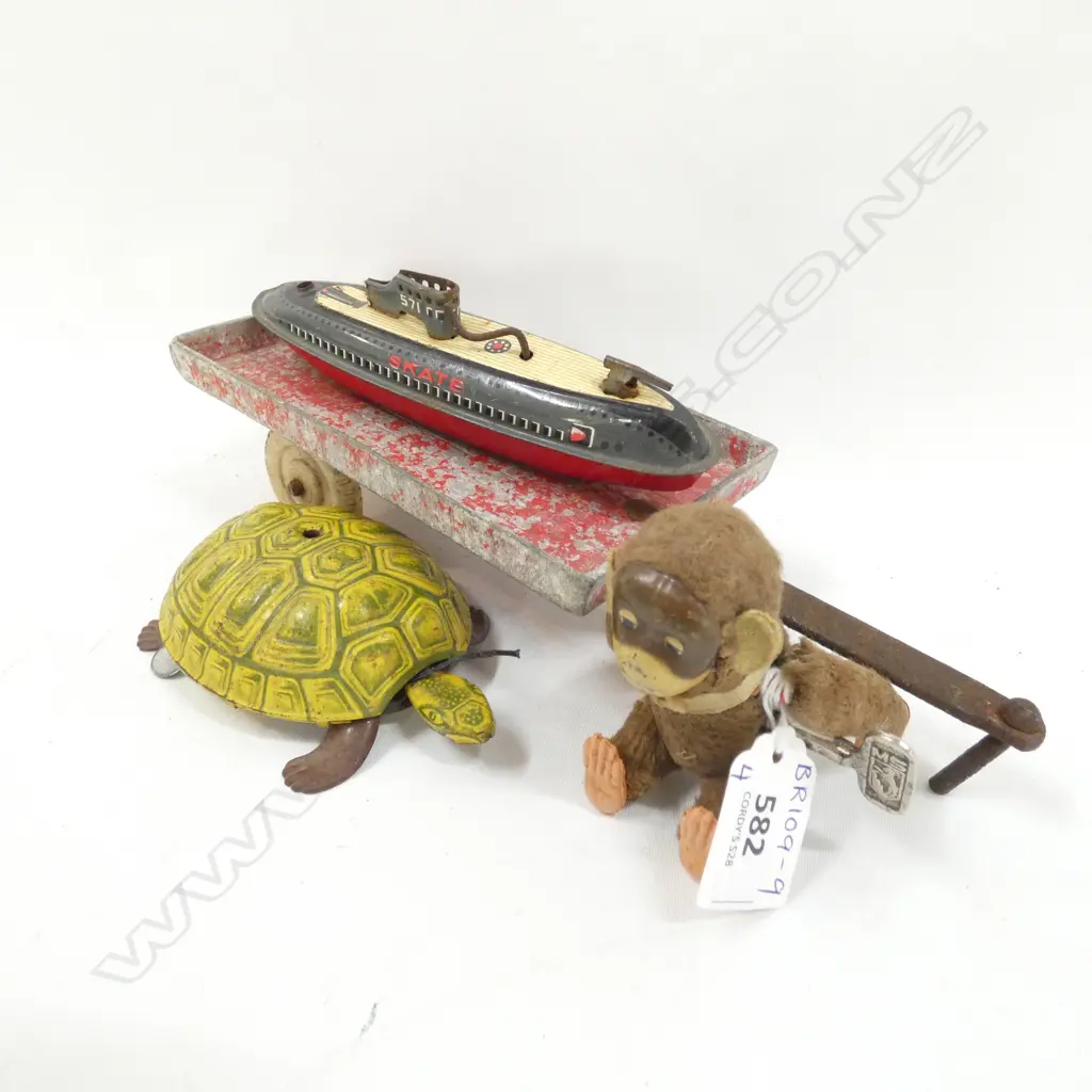 4 VTG TOYS; WIND UP SOMERSAULTING MONKEY -WORKS (H.100MM) 2 TIN PLATE TOYS; SUBMARINE & TORTOISE & FUN HO TRAILER... Image 1++