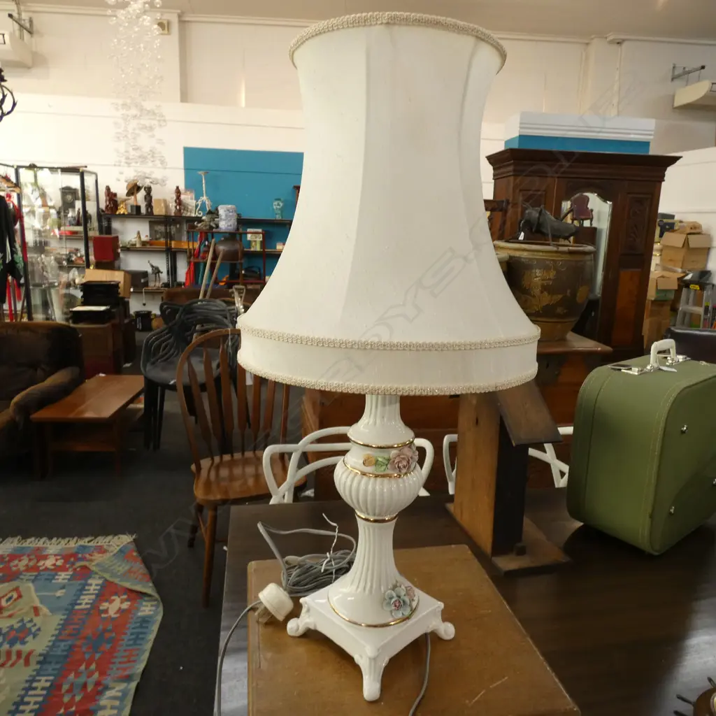 DRESDEN STYLE TABLE LAMP WITH SILK SHADE Image 1++