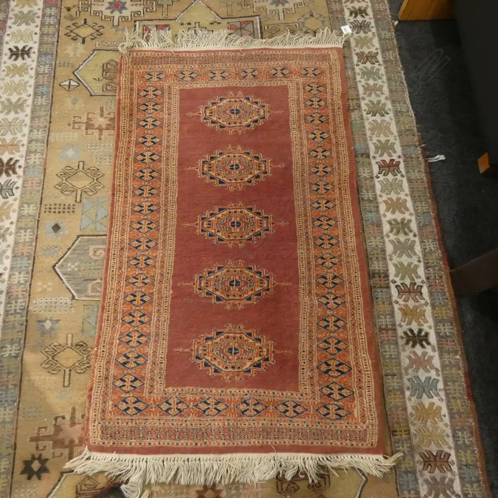FINELY HAND WOVEN ALL WOOL RUG 1070 X 630mm.... Image 1++