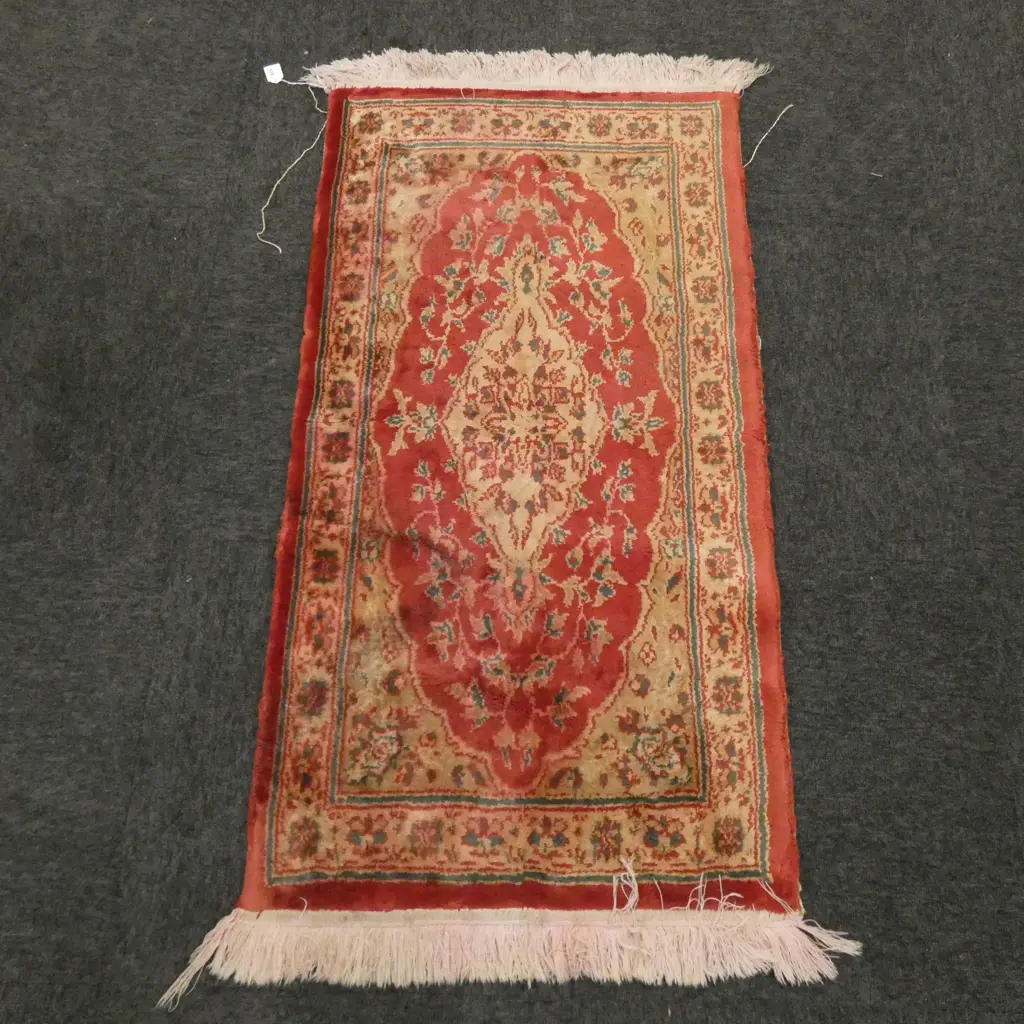MACHINE WOVEN RUG 1170 X 610mm... Image 1++