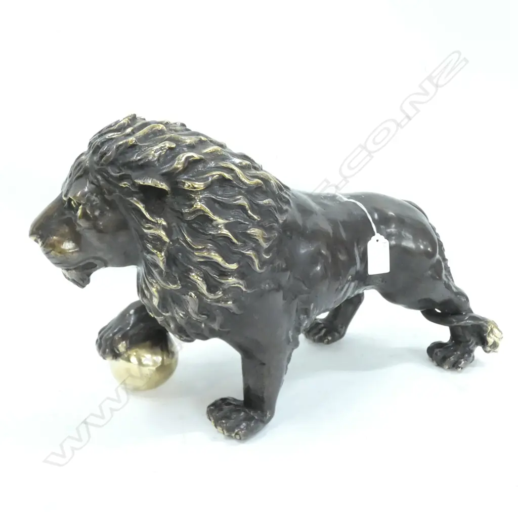 MODERN CLASSICAL BRONZE LION SCULPTURE L. 450MM Image 1++