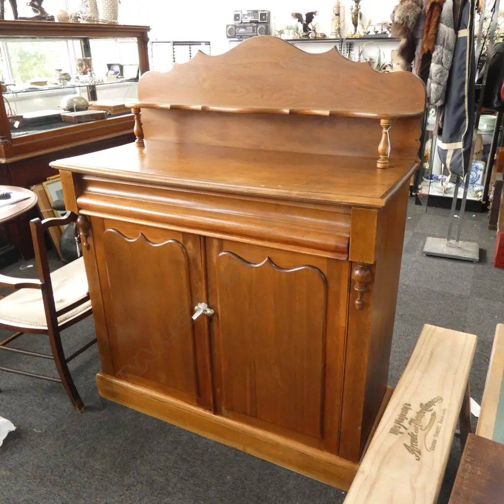 ANTIQUE KAURI CHIFFONIER Image 1++