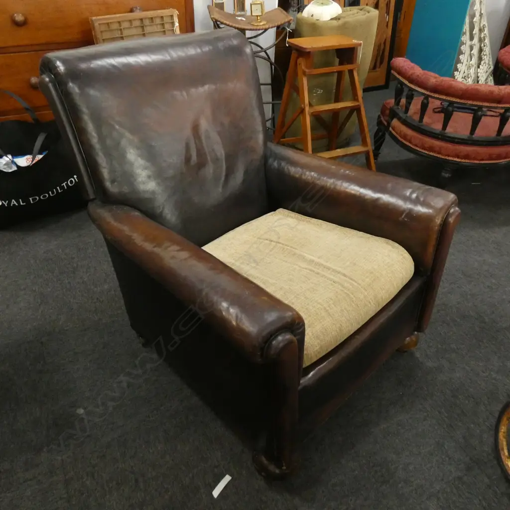 VINTAGE LEATHER CHAIR... Image 1++