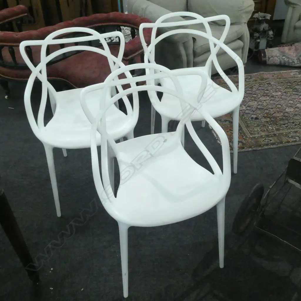 6 WHITE 'KARTELL STARCK' DESIGN CHAIRS Image 1++