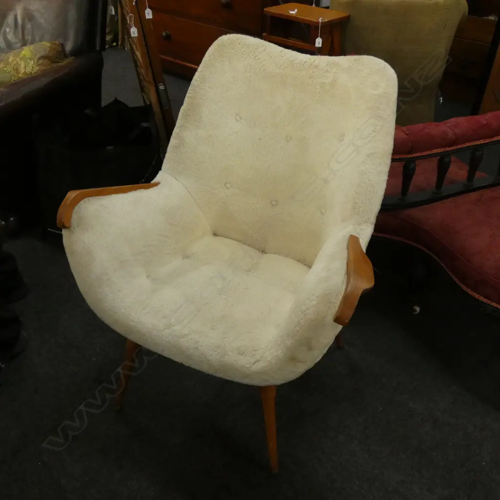 TWO RETRO FLEECED CHAIRS Image 1++