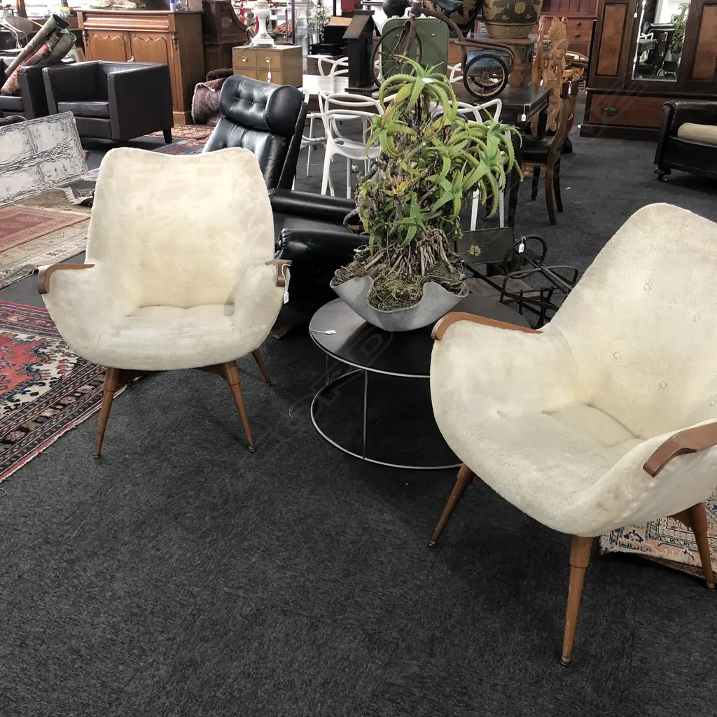 TWO RETRO FLEECED CHAIRS Image 1++