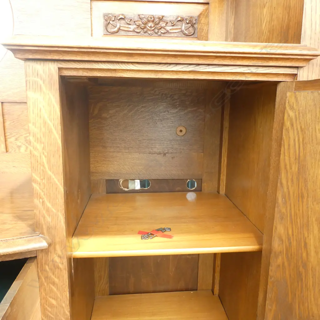 OAK ARTS & CRAFT DRESSER... Image 1++