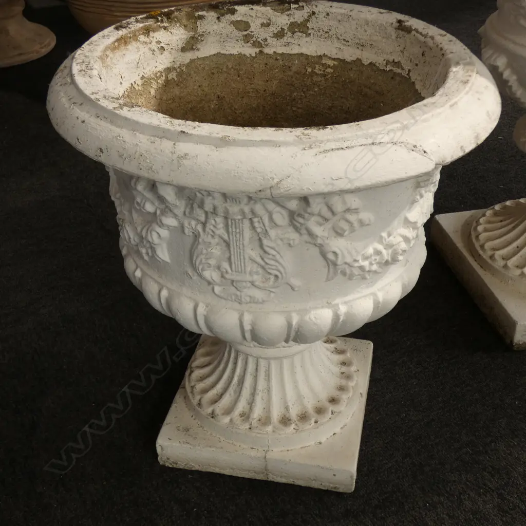 CONCRETE GARDEN PLANTER H 450 REPAIRS Image 1++
