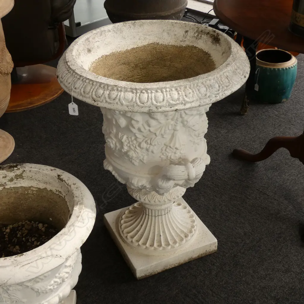 LARGE CONCRETE GARDEN URN H 700 MM REPAIRS Image 1++