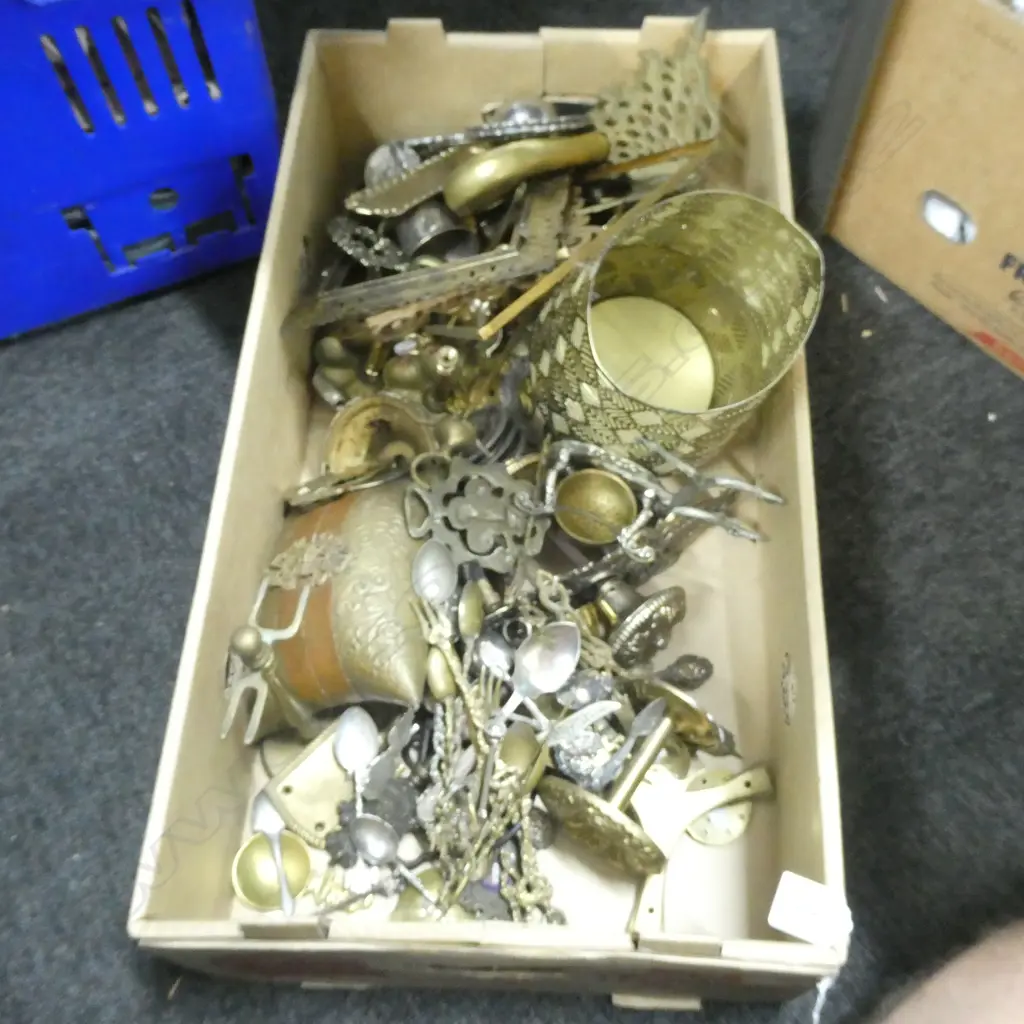 BOX LOT ASST. BRONZE / BRASS ETC Image 1++