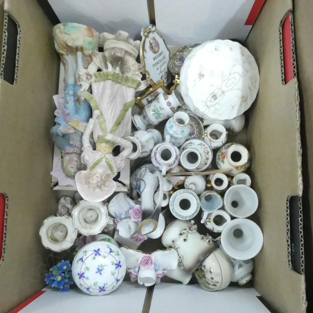 BOX LOT ASST. SMALL PORCELAIN PCES Image 1++