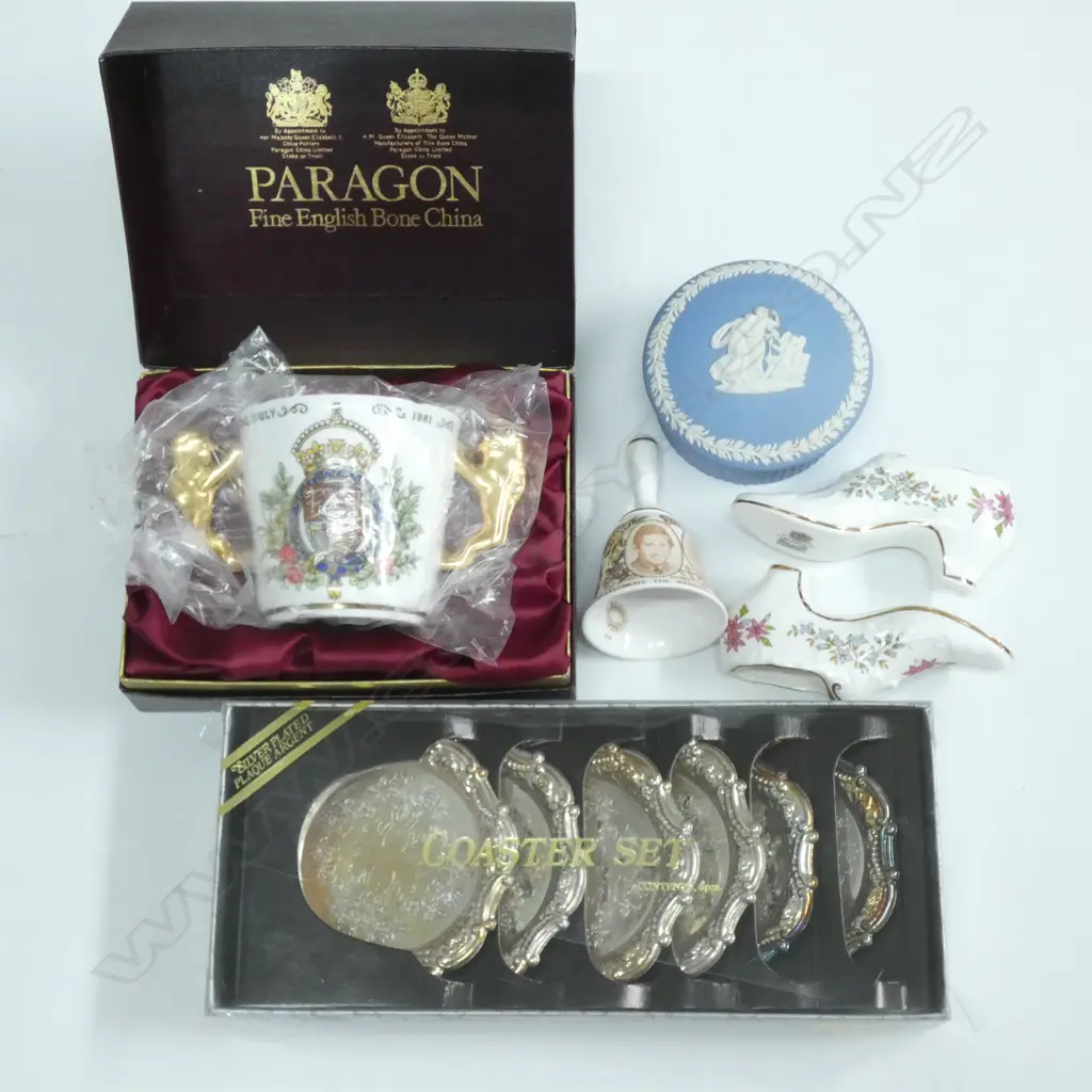 SM BOX ASSORTED COLLECTABLES + BOX SILVER PLATE COASTERS Image 1++