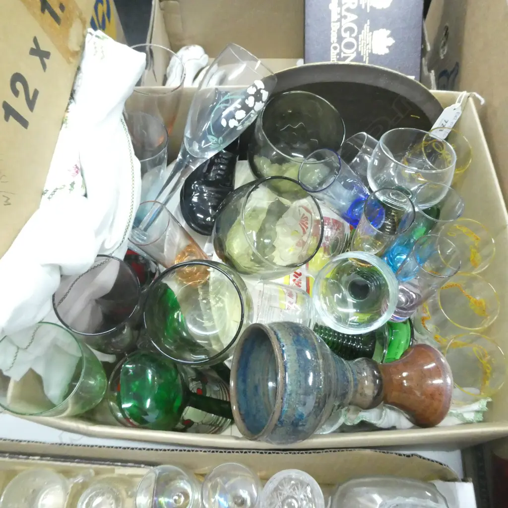 BOX LOT ASST. GLASS & ASST. CERAMICS  Image 1++