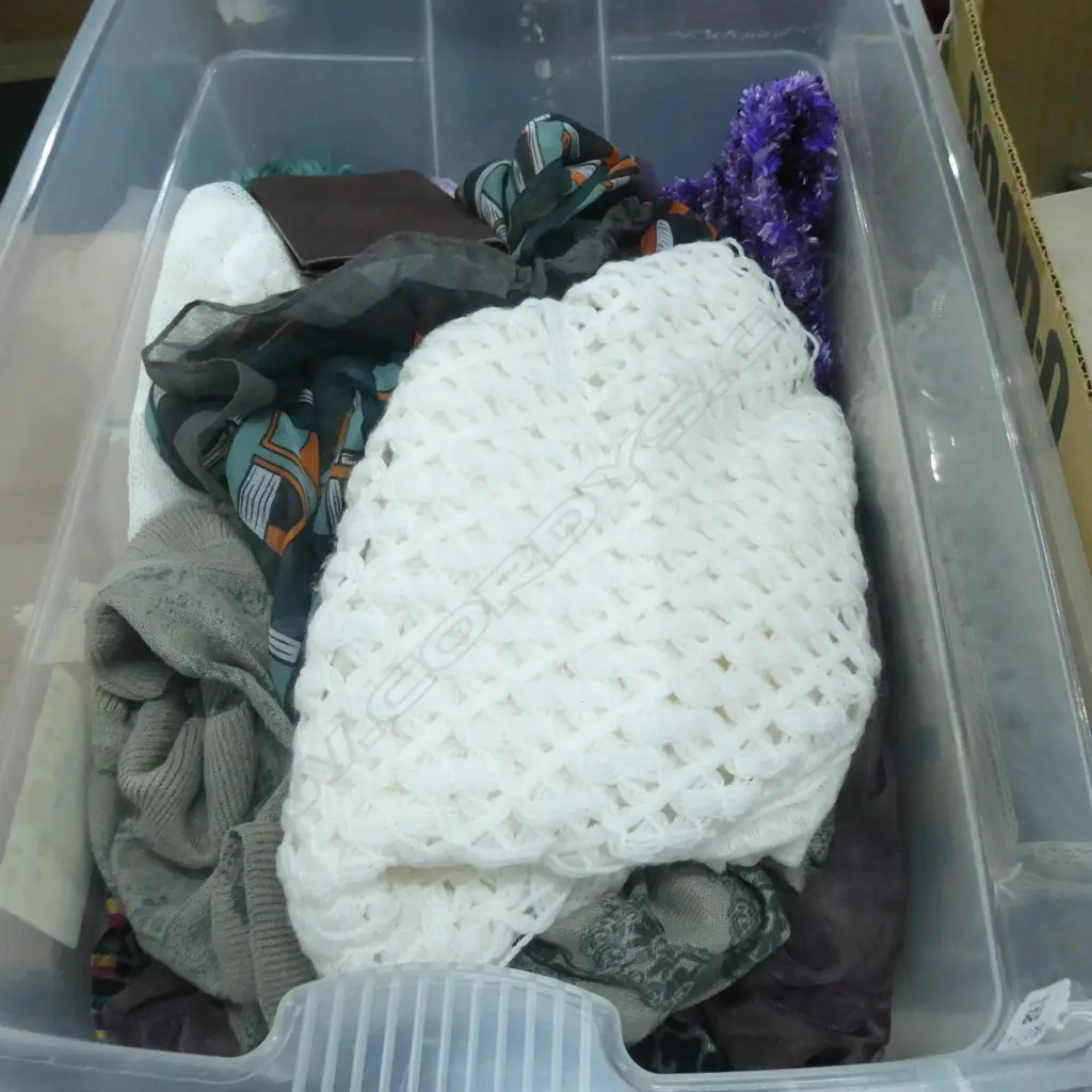 BOX LOT ASST. SCARVES  Image 1++