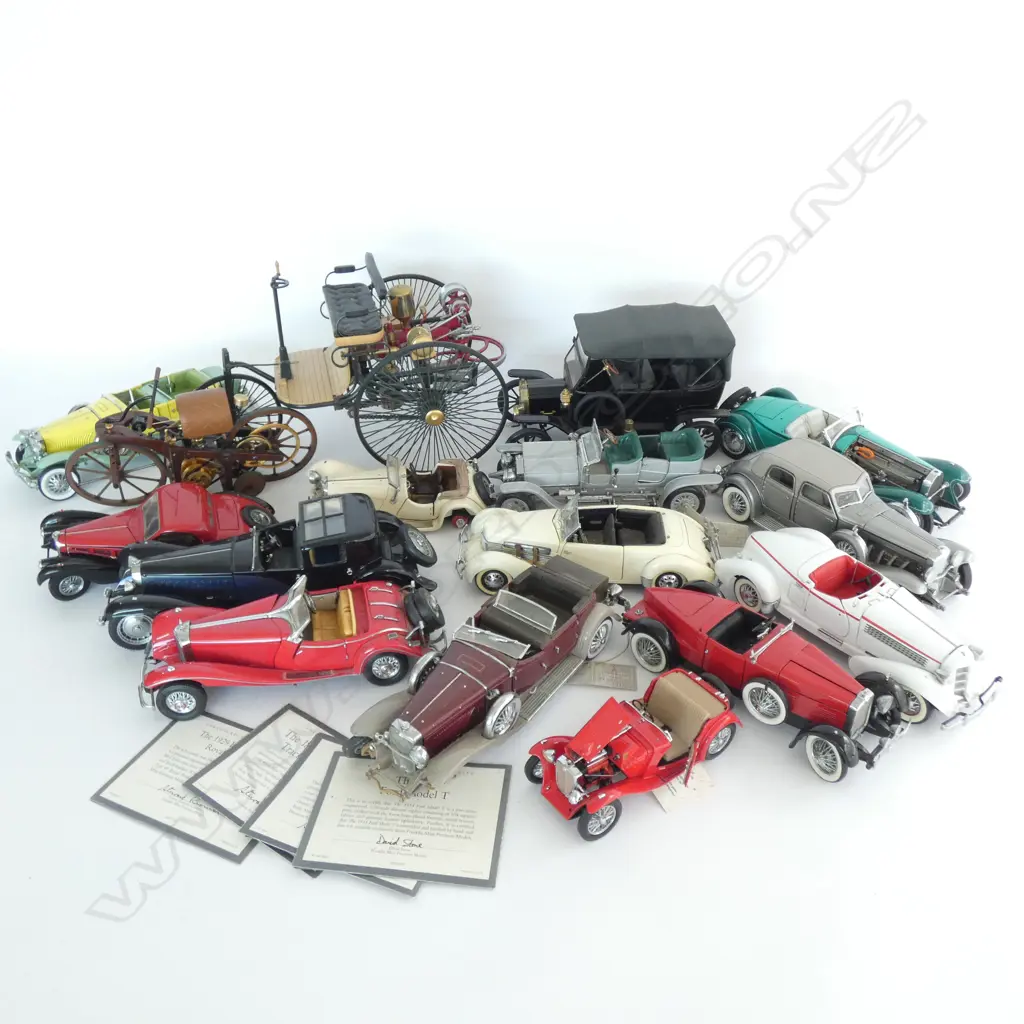 BOX LOT ASST. VINTAGE MODEL CARS  Image 1++