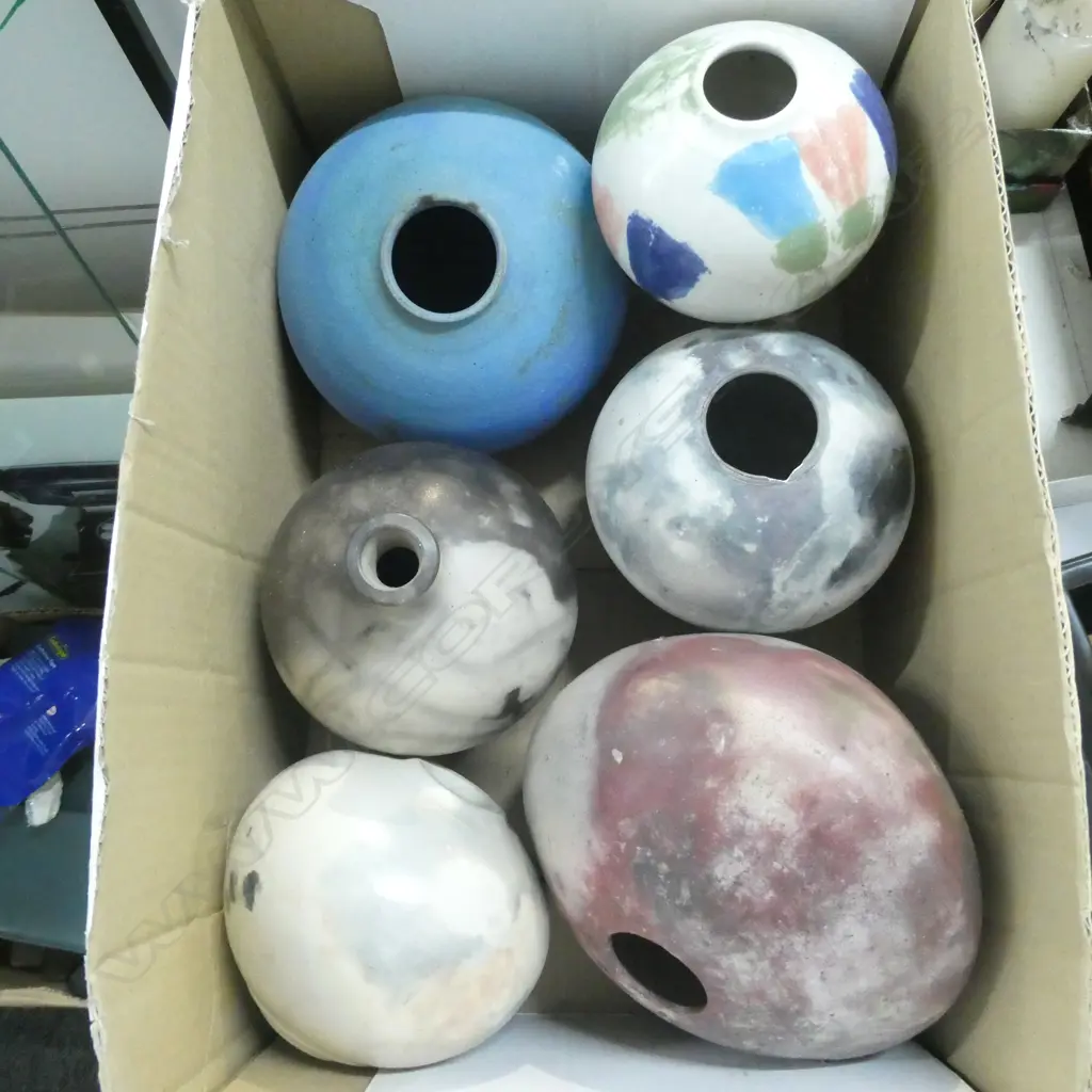 BOX LOT 6 VASES Image 1++