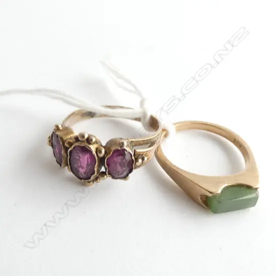 2 9CT RINGS; GREENSTONE & AMETHYST 4.9 GRAMS