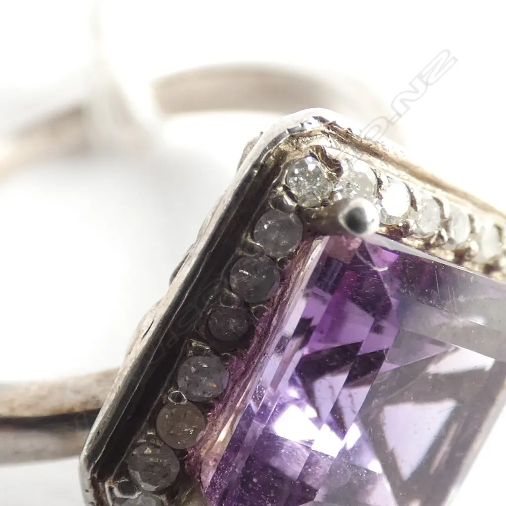 925  PURPLE AMETHYST? & LOW GRADE DIAMONDS RING 3.7 GRAMS Image 1++