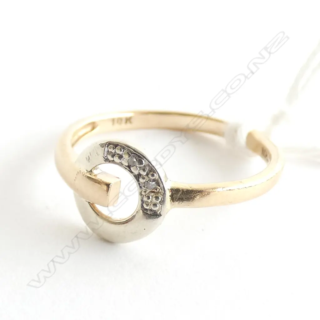 10CT GOLD AND DIAMOND RING 1.83gm Image 1++