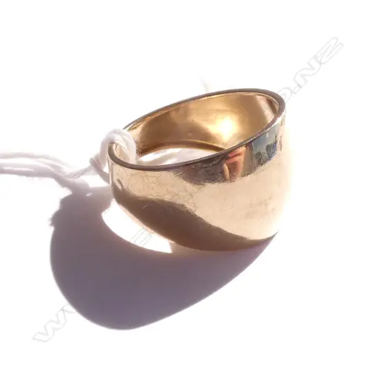 9ct GOLD BAND 2.11gm...