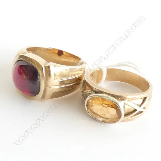 2 9ct GOLD GENTS LGE DRESS RINGS 27.5GMS
