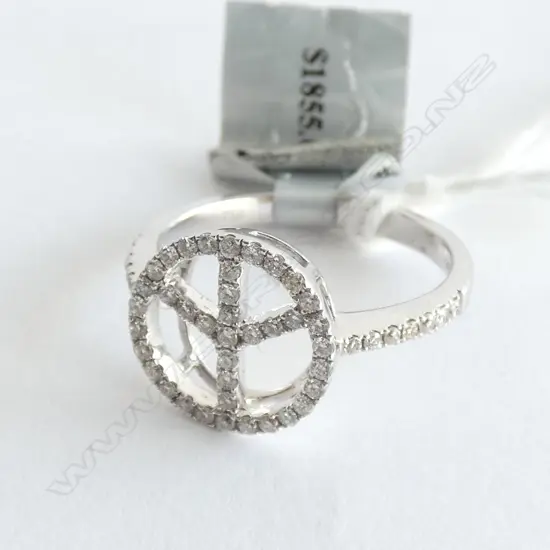 18ct WHITE GOLD AND DIAMOND PEACE RING TDW 0.33ct